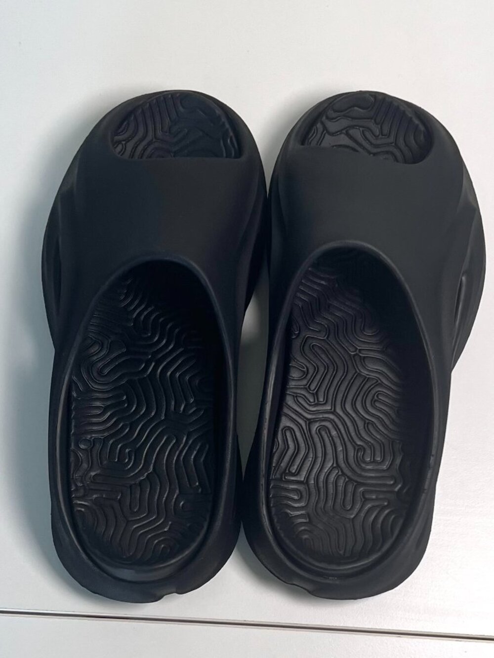 PrettyLittleThing Black Cut Out Rubber Ribbed Sole Sliders Sandals Size 6 NWT